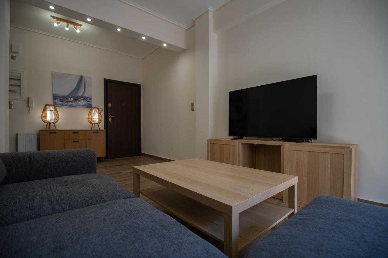 Max Blue Apartment, A Stay Like No Other Piraeus Luaran gambar