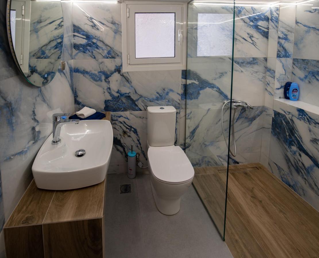 Max Blue Apartment, A Stay Like No Other Piraeus Luaran gambar