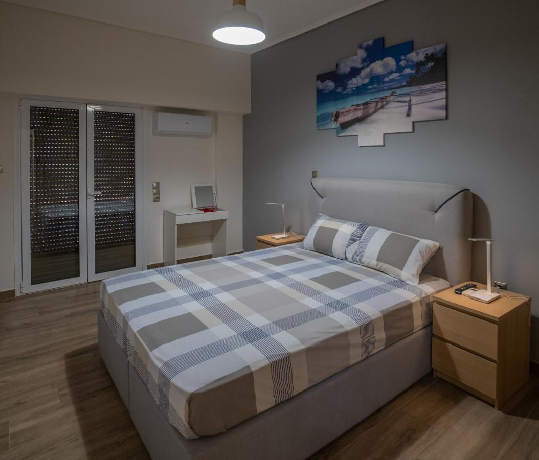 Max Blue Apartment, A Stay Like No Other Piraeus Luaran gambar