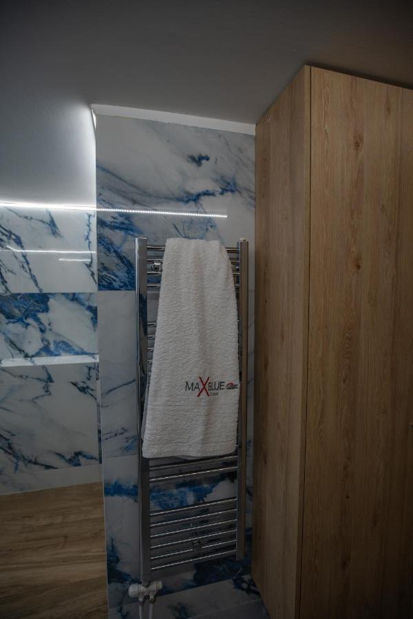 Max Blue Apartment, A Stay Like No Other Piraeus Luaran gambar