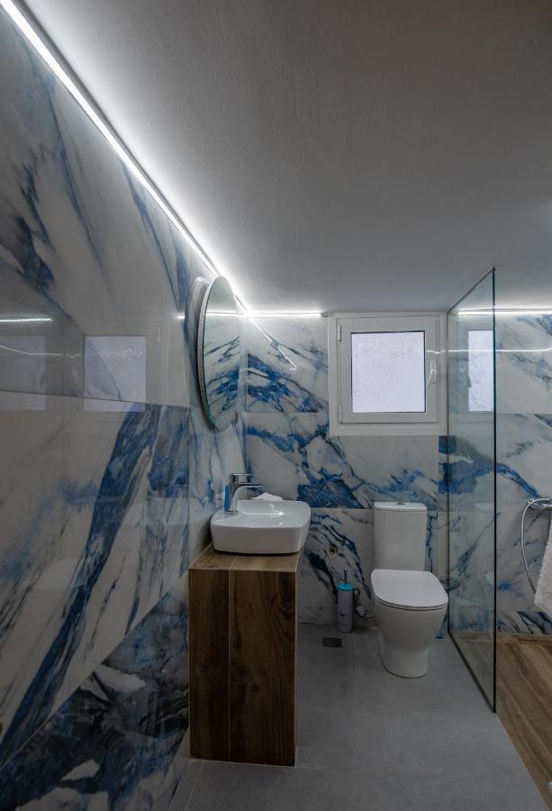 Max Blue Apartment, A Stay Like No Other Piraeus Luaran gambar