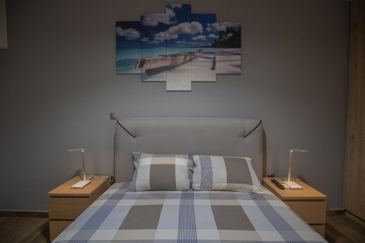 Max Blue Apartment, A Stay Like No Other Piraeus Luaran gambar